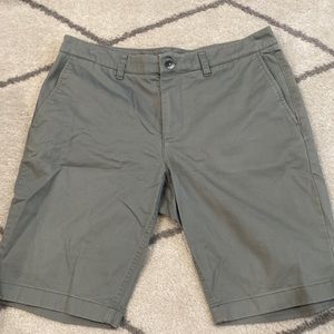 Men’s army green shorts